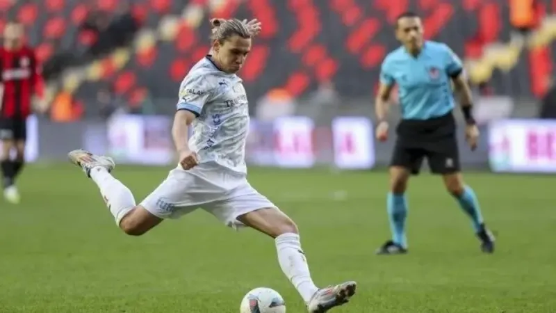 Taylan Antalyalı Kocaelispor yolunda