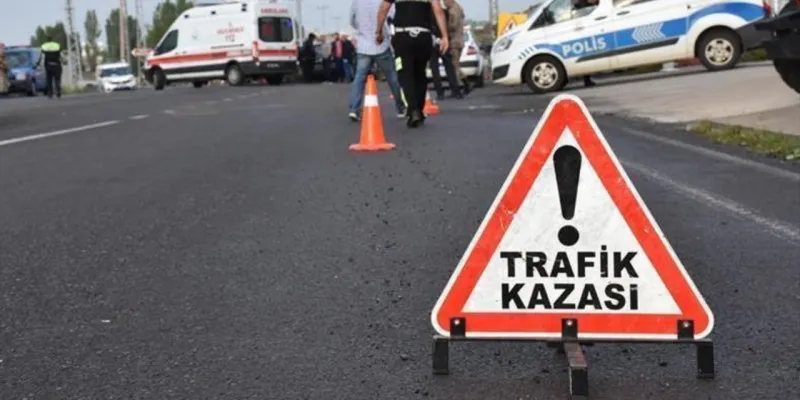 Torunuyla karşıdan karşıya geçmeye çalışırken motosikletin çarptığı kadın öldü