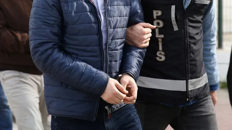 Tuzla'da villadan otomobil, ziynet eşyası ve para çalan 3 şüpheli tutuklandı