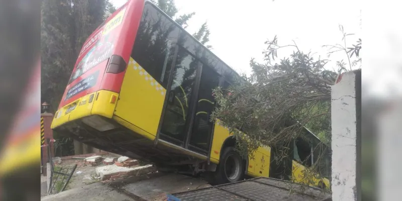 Üsküdar'da İETT Otobüsü Kontrolden Çıktı! İşte İlk Detaylar