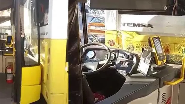 Üsküdar'da İETT Otobüsleri Kaza Yaptı! İşte İlk Görüntüler