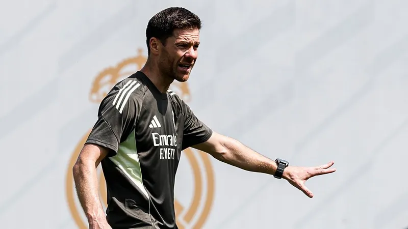Xabi Alonso Real Madrid'e Döndü! İlk Antrenman Şoku!